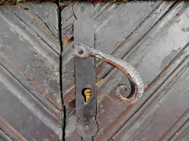 Bisagras para puertas de hierro en Leroy Merlin expertos en ferretería y bricolaje