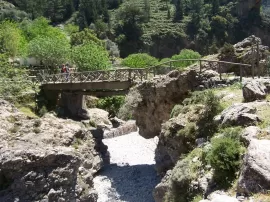 Explora el magnífico sendero de la Cerrada del Río Castril en Granada
