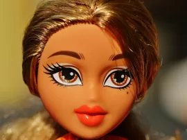 Encuentra tu muñeca de gran tamaño real en Carrefour  Amplia variedad de opciones